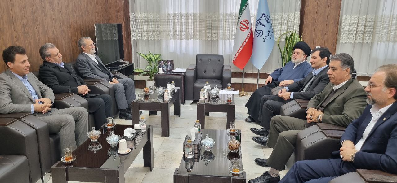 دیدار اعضای هیات مدیره کانون وکلای دادگستری استان قم با رییس کل دادگستری استان